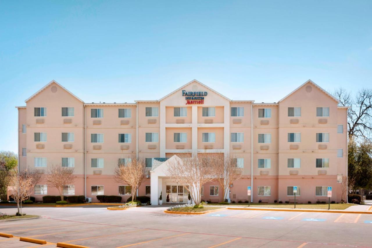Fairfield Inn & Suites Fort Worth University Drive Exterior photo